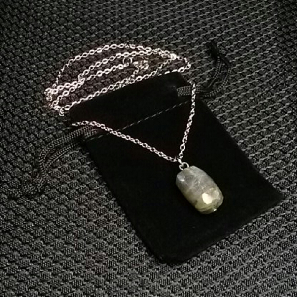 Labradorite Necklace - Picture 2 of 7